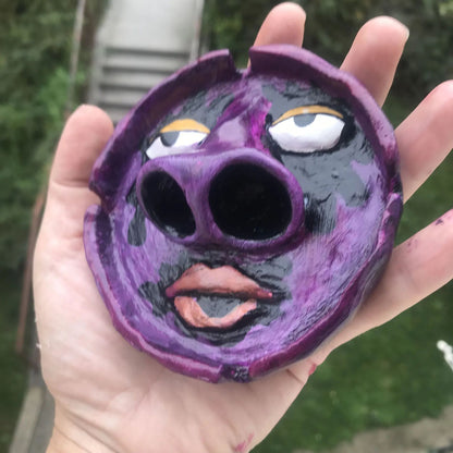 🏆Ashtray Face with Large Nostrils