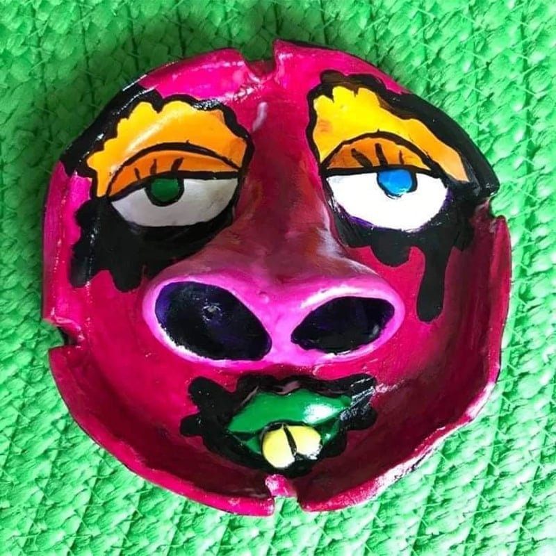 🏆Ashtray Face with Large Nostrils